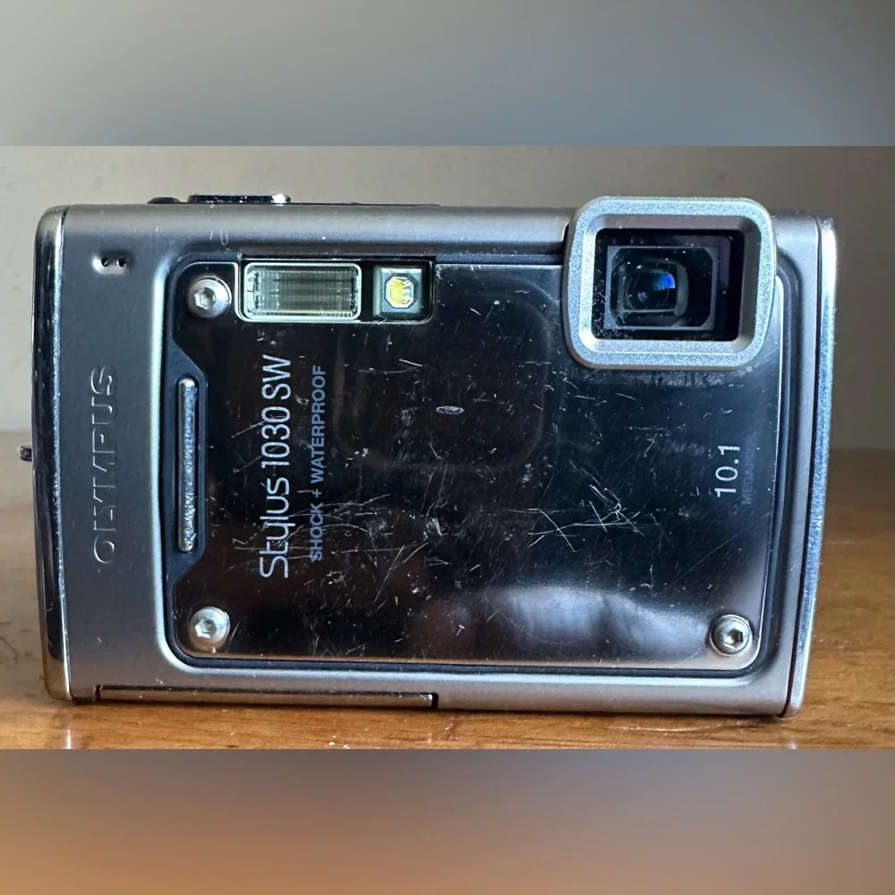 Olympus Stylus 1030SW 10.1MP Water/Shockproof AF Wide Zoom Lens Digital Camera